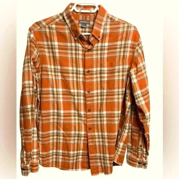 Eddie Bauer classic fit, NWOT thick flannel shirt,  Size Medium - Picture 1 of 7